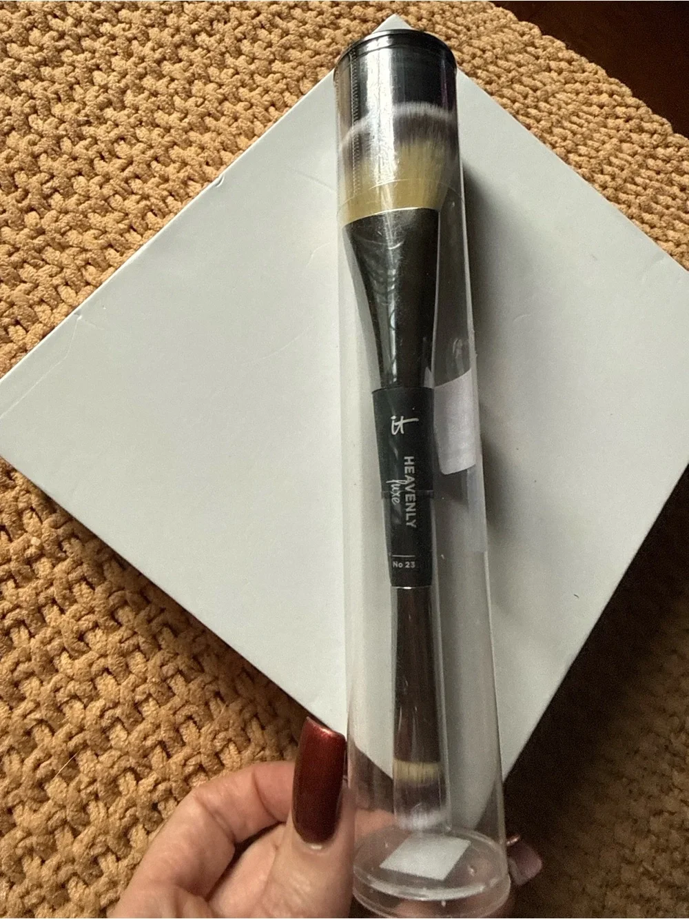 it cosmetics Dual-Ended Makeup Brush in Black and White